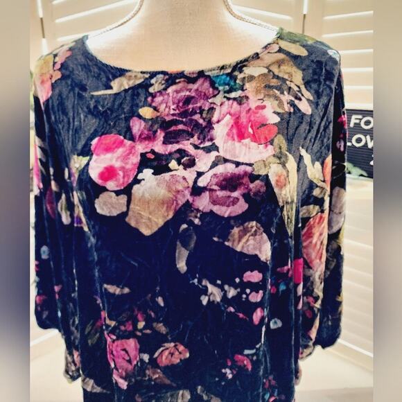 JOHNNY WAS FLORAL SILK BLEND SIZE MED - Picture 2 of 6